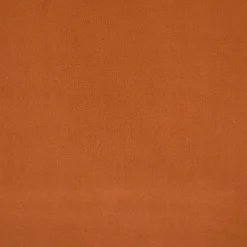Sillón escandinavo de madera de hevea teñida de nogal y tela de terciopelo