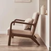 Sillón escandinavo de tela y madera de hevea