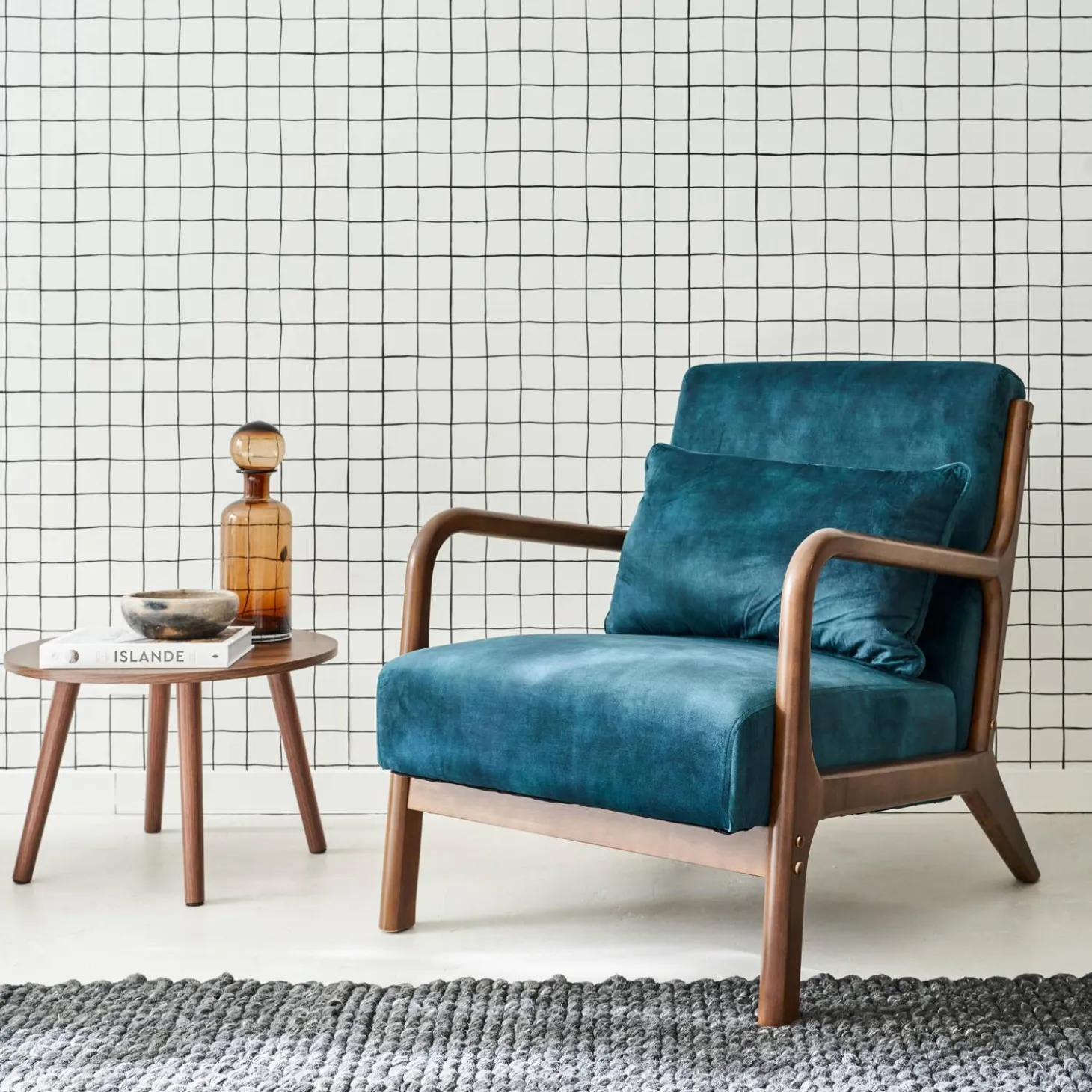 Sillón escandinavo de terciopelo y madera de hevea