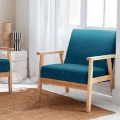 Sillón estilo escandinavo de madera y tela