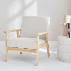 Sillón estilo escandinavo de madera y tela