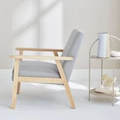 Sillón estilo escandinavo de madera y tela