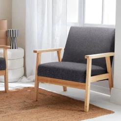 Sillón estilo escandinavo de madera y tela