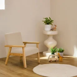 Sillón infantil escandinavo de pana y madera de caucho