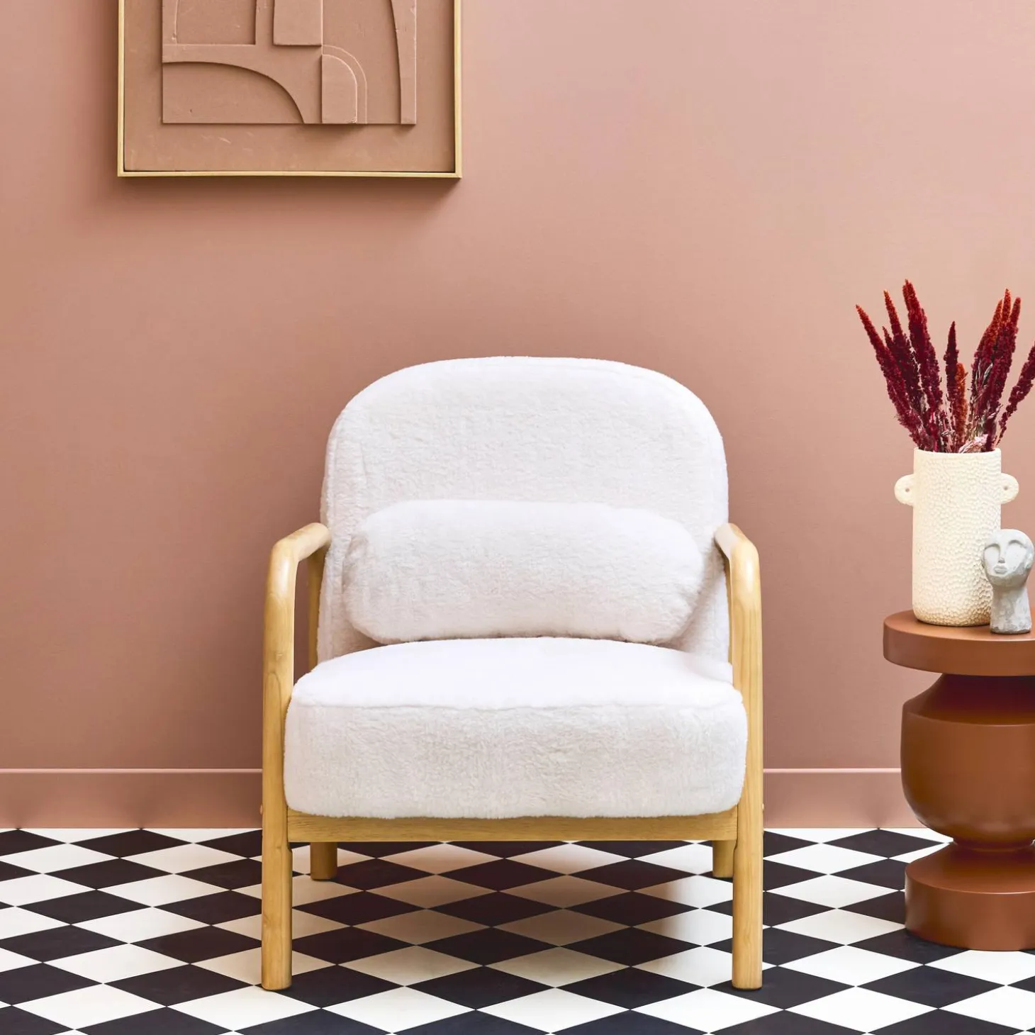 Sillón redondo escandinavo de madera de hevea y tela efecto pelo sintético