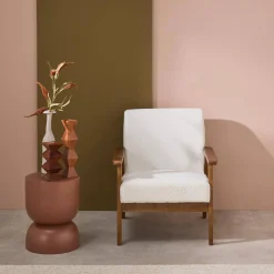 Sillón rizado escandinavo de madera de hevea teñida de nogal claro