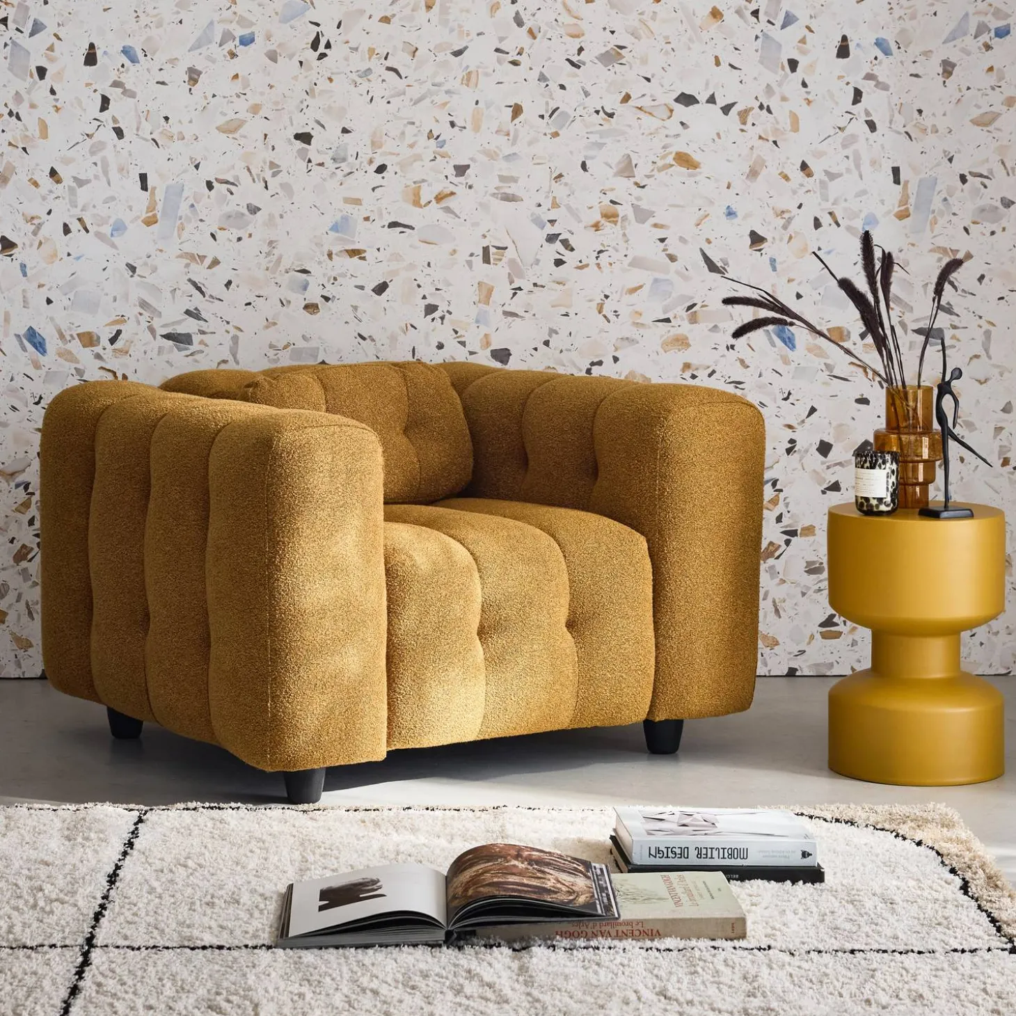 Sillón tapizado en tejido borreguito
