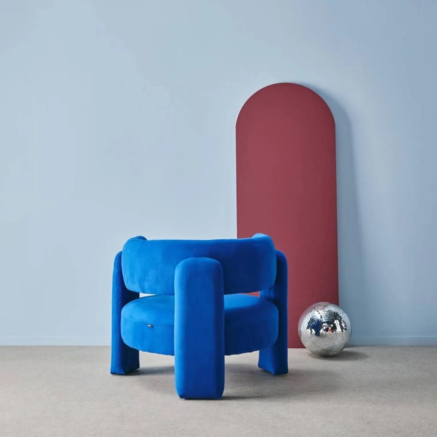Sillón trípode en tela tipo fieltro