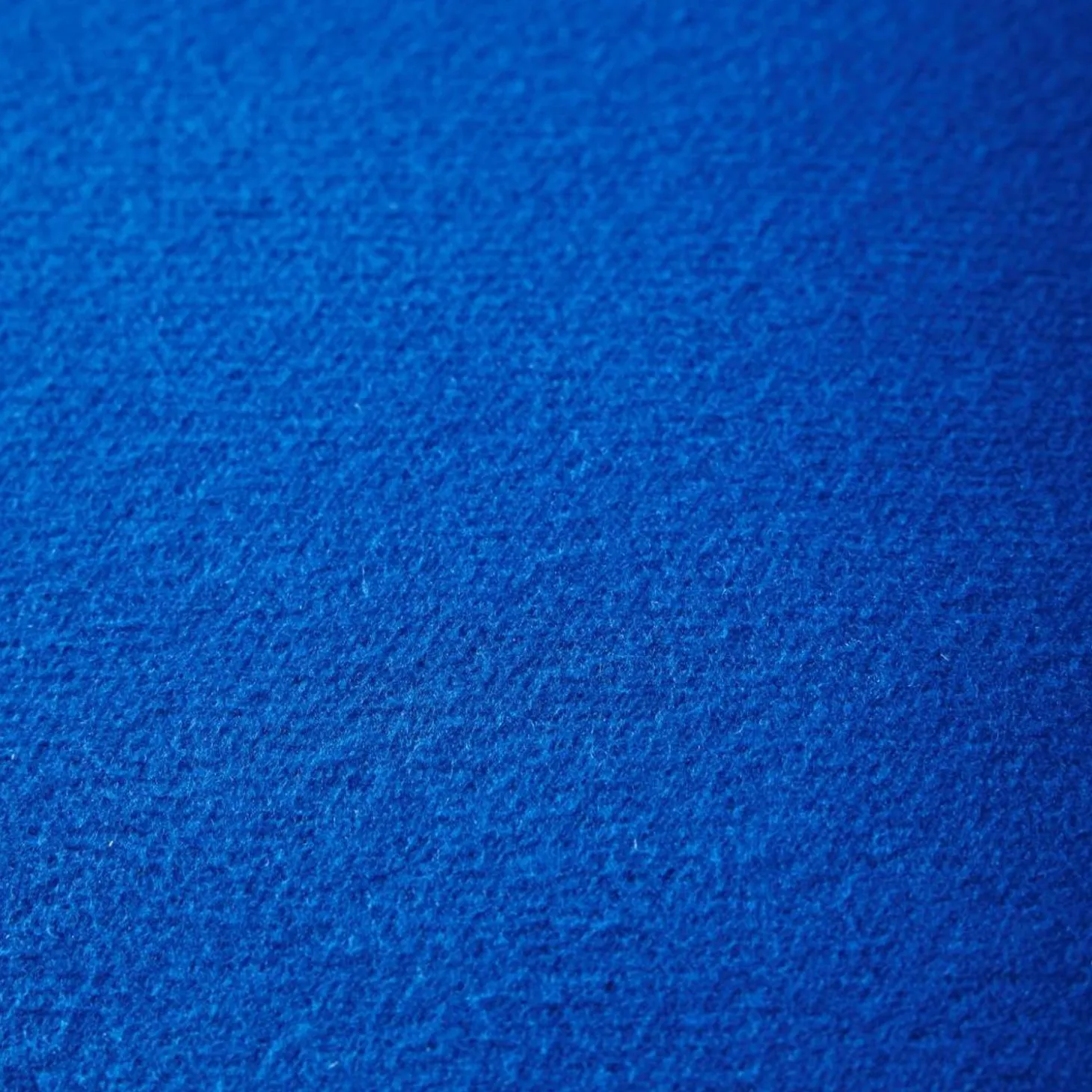 Sillón trípode en tela tipo fieltro