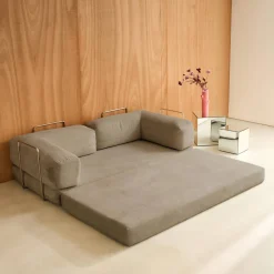 Sofá cama con futón plegable en pana y estructura cromada, 3 plazas