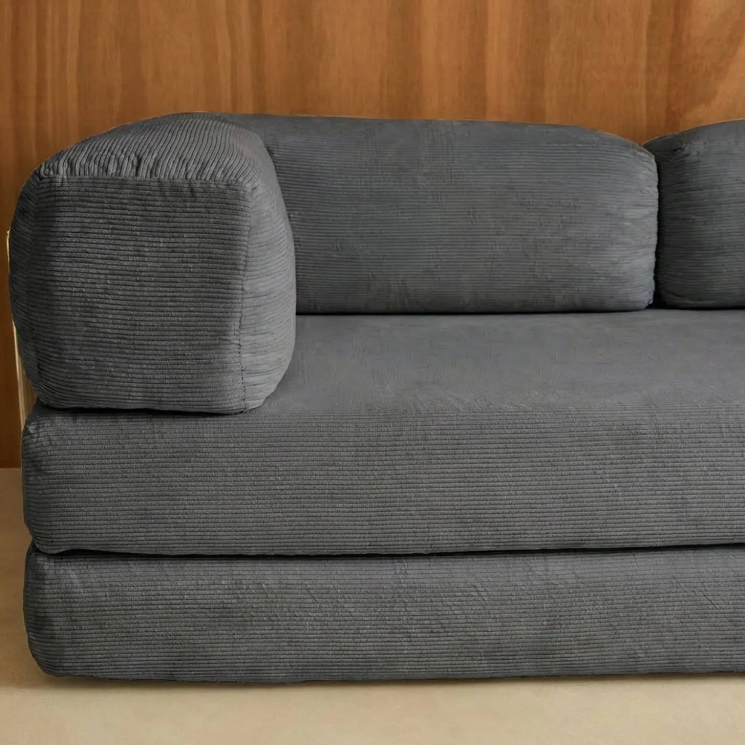 Sofá cama con futón plegable en pana y estructura cromada, 3 plazas