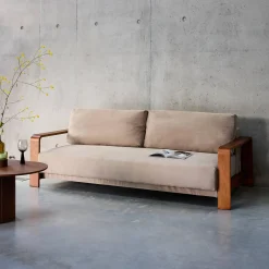 Sofá cama de 3 plazas con reposabrazos de madera