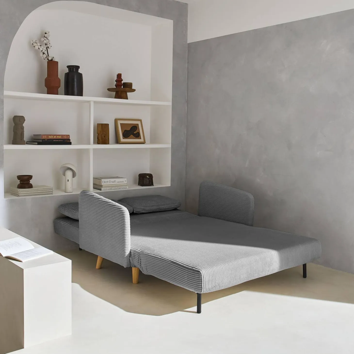 Sofá cama de pana con patas de madera, 2 plazas