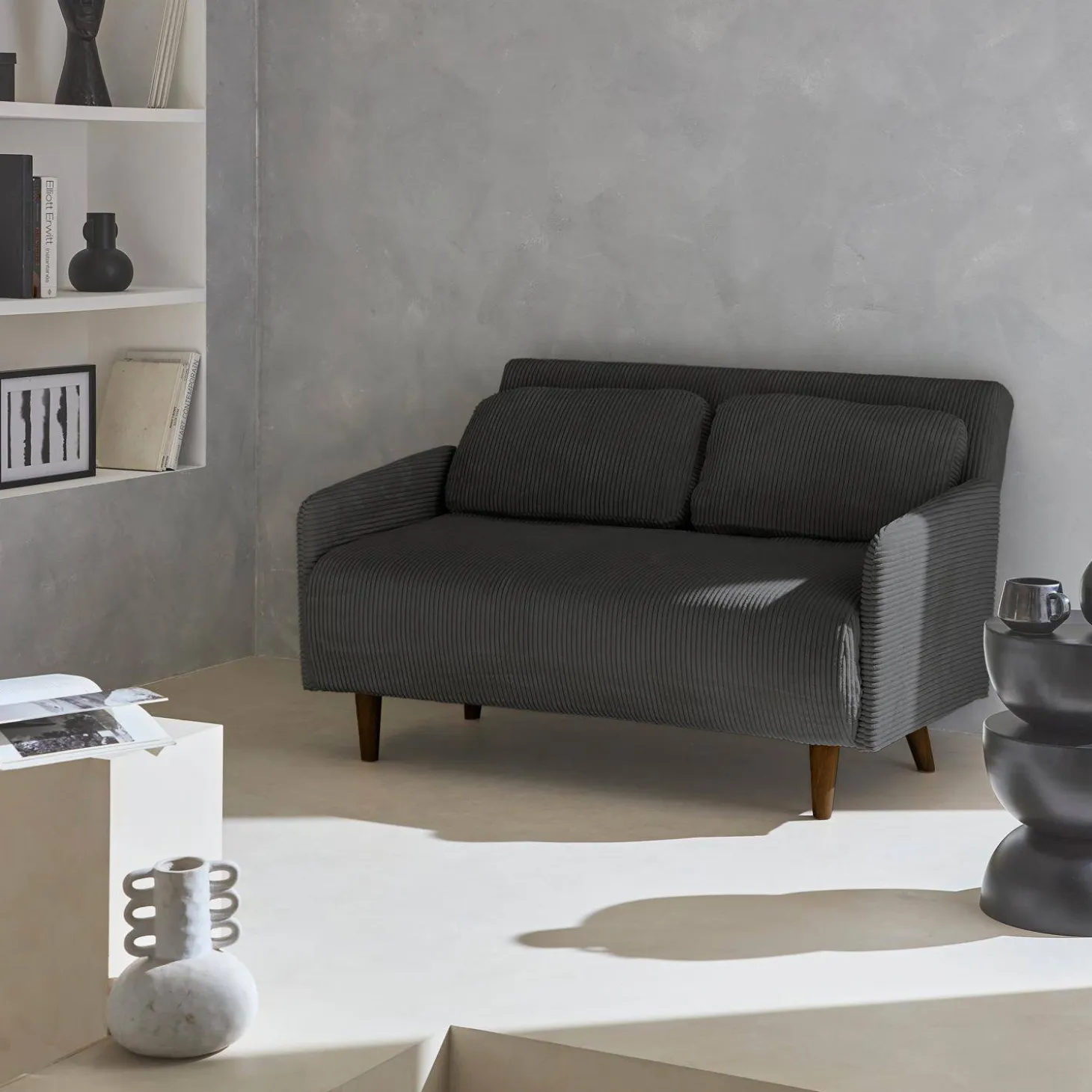 Sofá cama de pana con patas de madera, 2 plazas