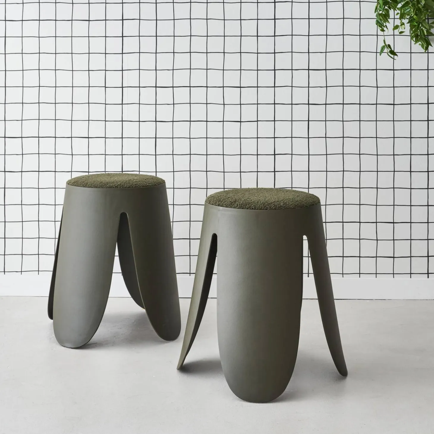 Taburete apilable con asiento texturado, set de 2
