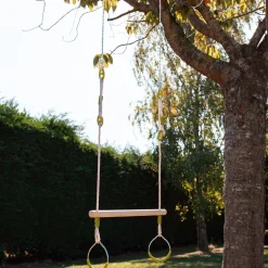 Trapecio de madera con anillas metálicas